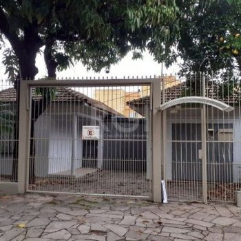 Casa à venda com 300m², 2 quartos, 1 suíte, 3 vagas no bairro Cristo Redentor em Porto Alegre