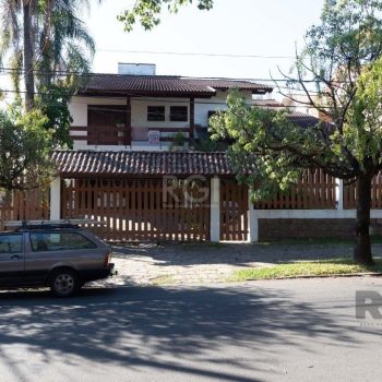 Casa à venda com 519m², 4 quartos, 2 suítes, 4 vagas no bairro Cristal em Porto Alegre