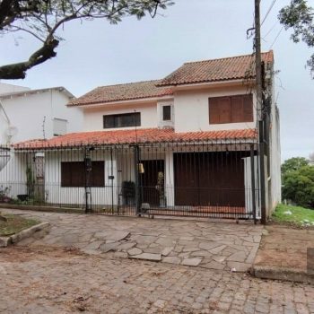 Casa à venda com 352m², 6 quartos, 1 suíte, 3 vagas no bairro Santa Tereza em Porto Alegre