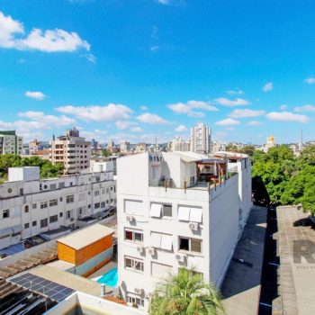 Apartamento à venda com 72m², 2 quartos, 1 suíte, 2 vagas no bairro Menino Deus em Porto Alegre