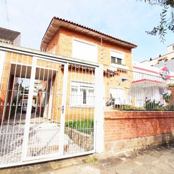 Casa à venda com 240m², 4 quartos, 1 suíte, 3 vagas no bairro Partenon em Porto Alegre