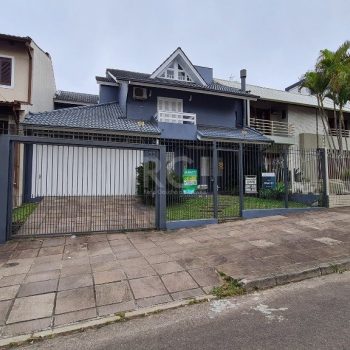 Casa à venda com 378m², 3 quartos, 1 suíte, 4 vagas no bairro Jardim Itu em Porto Alegre