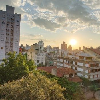 Apartamento à venda com 70m², 2 quartos, 1 suíte, 2 vagas no bairro Petrópolis em Porto Alegre