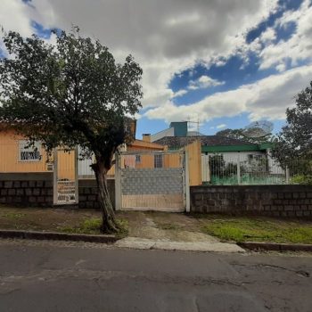 Casa à venda com 80m², 2 quartos, 2 vagas no bairro Vila Ipiranga em Porto Alegre