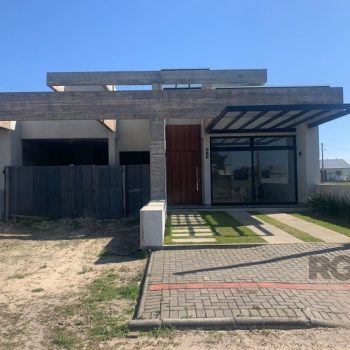 Casa à venda com 85m², 3 quartos, 1 suíte, 1 vaga no bairro Jardim Beira Mar em Capão da Canoa