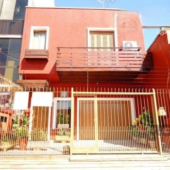 Casa à venda com 151m², 4 quartos, 2 vagas no bairro São Geraldo em Porto Alegre