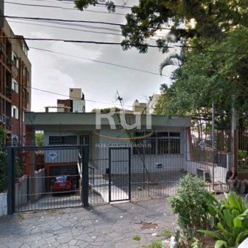 Casa à venda com 250m², 3 quartos, 2 vagas no bairro Petrópolis em Porto Alegre