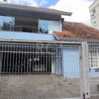 Casa à venda com 236m², 4 quartos, 2 suítes, 4 vagas no bairro Santana em Porto Alegre