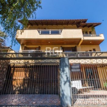 Casa à venda com 420m², 4 quartos, 1 suíte, 3 vagas no bairro Partenon em Porto Alegre