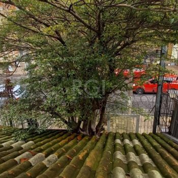 Sobrado à venda com 110m², 4 quartos, 1 suíte, 2 vagas no bairro Floresta em Porto Alegre