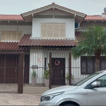 Casa à venda com 326m², 5 quartos, 2 suítes no bairro Jardim Itu em Porto Alegre