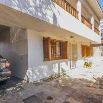 Casa à venda com 412m², 4 quartos, 2 suítes, 3 vagas no bairro Medianeira em Porto Alegre