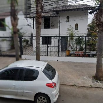 Casa à venda com 310m², 4 quartos, 1 suíte, 4 vagas no bairro Menino Deus em Porto Alegre