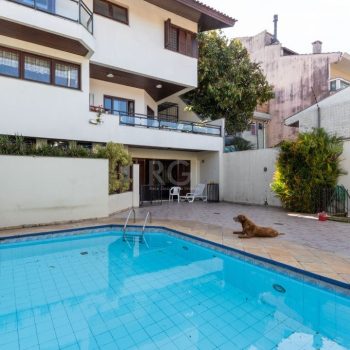 Casa à venda com 352m², 4 quartos, 2 suítes, 4 vagas no bairro Petrópolis em Porto Alegre