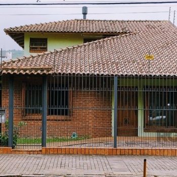 Casa à venda com 280m², 3 quartos, 2 suítes, 8 vagas no bairro Partenon em Porto Alegre