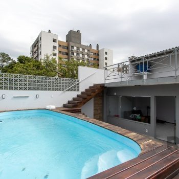 Casa à venda com 250m², 3 quartos, 1 suíte, 5 vagas no bairro Tristeza em Porto Alegre