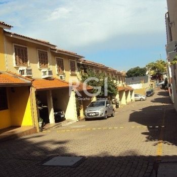 Casa Condominio à venda com 95m², 3 quartos, 1 vaga no bairro Partenon em Porto Alegre