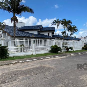 Casa à venda com 495m², 4 quartos, 2 suítes, 3 vagas no bairro Zona Nova em Capão da Canoa