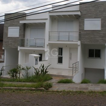 Casa à venda com 268m², 3 quartos, 1 suíte, 4 vagas no bairro Ipanema em Porto Alegre