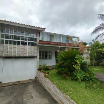 Casa à venda com 325m², 6 quartos, 2 suítes, 3 vagas no bairro Ipanema em Porto Alegre