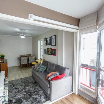 Apartamento à venda com 50m², 1 quarto, 1 vaga no bairro Azenha em Porto Alegre