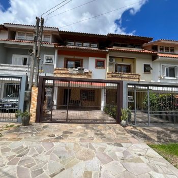 Casa à venda com 244m², 3 quartos, 1 suíte, 2 vagas no bairro Ipanema em Porto Alegre