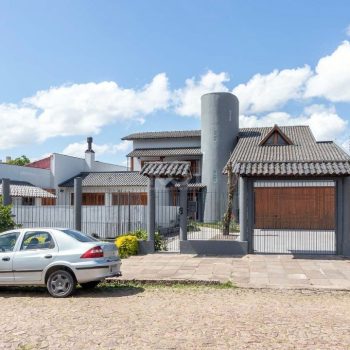 Casa à venda com 451m², 5 quartos, 1 suíte, 4 vagas no bairro Cristal em Porto Alegre