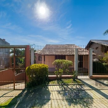 Casa à venda com 228m², 3 quartos, 1 suíte, 2 vagas no bairro Ipanema em Porto Alegre