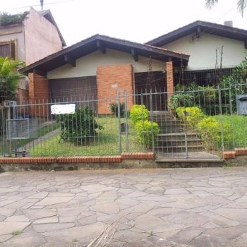 Casa à venda com 400m², 3 quartos, 1 suíte, 2 vagas no bairro Cristal em Porto Alegre