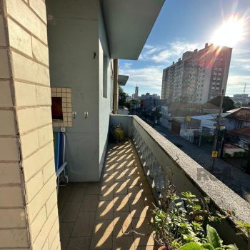 Apartamento à venda com 79m², 2 quartos, 1 vaga no bairro Azenha em Porto Alegre