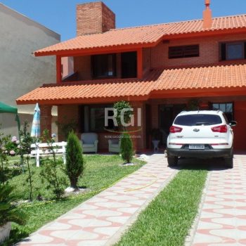 Casa à venda com 180m², 3 quartos, 1 suíte, 2 vagas no bairro Zona Nova em Tramandaí