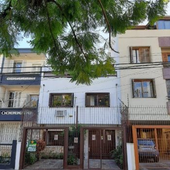 Casa à venda com 136m², 4 quartos, 2 vagas no bairro Rio Branco em Porto Alegre