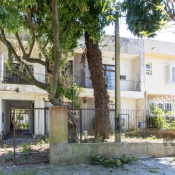 Casa à venda com 220m², 4 quartos, 3 vagas no bairro Tristeza em Porto Alegre