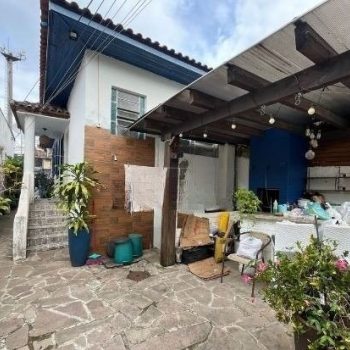 Casa à venda com 250m², 3 quartos, 1 suíte, 2 vagas no bairro Petrópolis em Porto Alegre