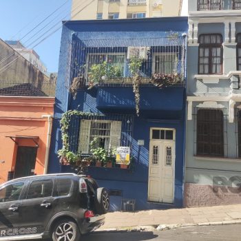 Casa à venda com 140m², 3 quartos, 1 suíte no bairro Centro Histórico em Porto Alegre