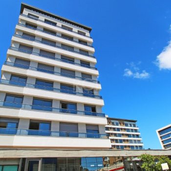 Apartamento à venda com 40m², 1 quarto, 1 vaga no bairro Tristeza em Porto Alegre