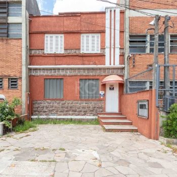 Casa à venda com 232m², 3 quartos, 2 vagas no bairro Navegantes em Porto Alegre