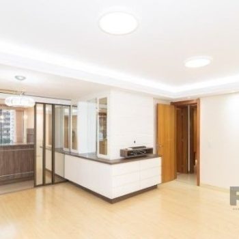 Apartamento à venda com 252m², 3 quartos, 1 suíte, 2 vagas no bairro Menino Deus em Porto Alegre