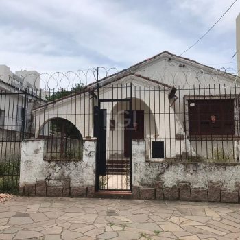 Casa à venda com 264m², 3 quartos, 3 vagas no bairro Medianeira em Porto Alegre