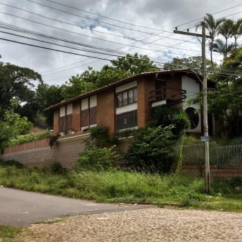 Casa à venda com 300m², 3 quartos, 3 vagas no bairro Santa Tereza em Porto Alegre