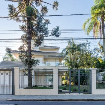 Casa à venda com 358m², 3 quartos, 3 suítes, 4 vagas no bairro Ipanema em Porto Alegre