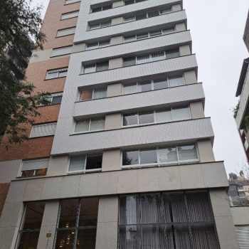 Apartamento à venda com 136m², 3 quartos, 1 suíte, 2 vagas no bairro Petrópolis em Porto Alegre