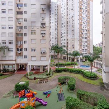 Apartamento à venda com 65m², 3 quartos, 1 suíte, 1 vaga no bairro Vila Ipiranga em Porto Alegre