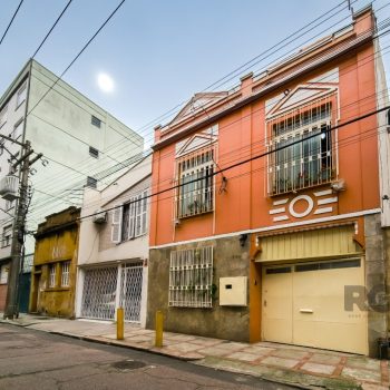 Casa à venda com 256m², 2 quartos, 3 vagas no bairro Centro Histórico em Porto Alegre