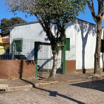 Casa à venda com 100m², 3 quartos, 1 vaga no bairro Medianeira em Porto Alegre