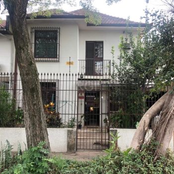 Casa à venda com 336m², 4 quartos, 1 suíte, 2 vagas no bairro Azenha em Porto Alegre