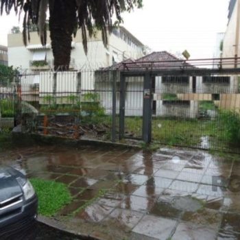 Casa à venda com 350m², 1 quarto, 6 vagas no bairro Petrópolis em Porto Alegre