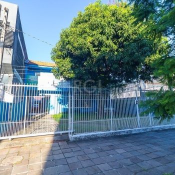 Casa à venda com 354m², 9 quartos, 5 vagas no bairro São Geraldo em Porto Alegre