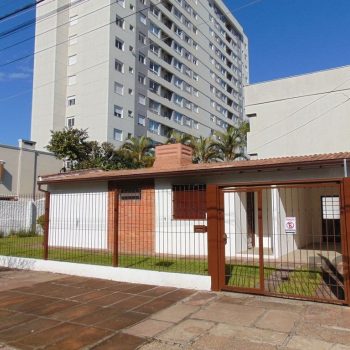 Casa à venda com 84m², 2 quartos, 2 vagas no bairro Jardim Botânico em Porto Alegre