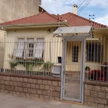 Casa à venda com 399m², 3 quartos, 1 suíte, 5 vagas no bairro Menino Deus em Porto Alegre